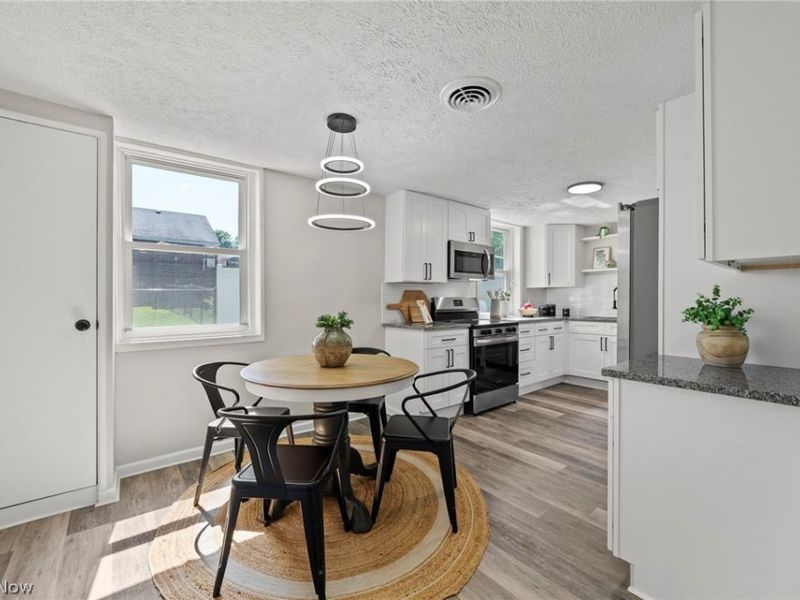 7997 Columbus Road NE, Louisville, OH 44641 Photo 12