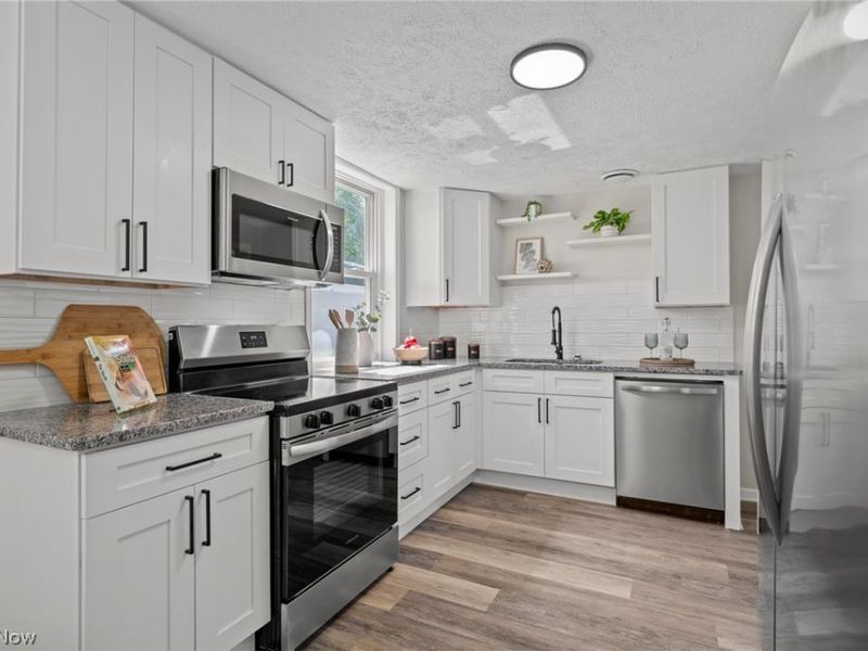 7997 Columbus Road NE, Louisville, OH 44641 Photo 15