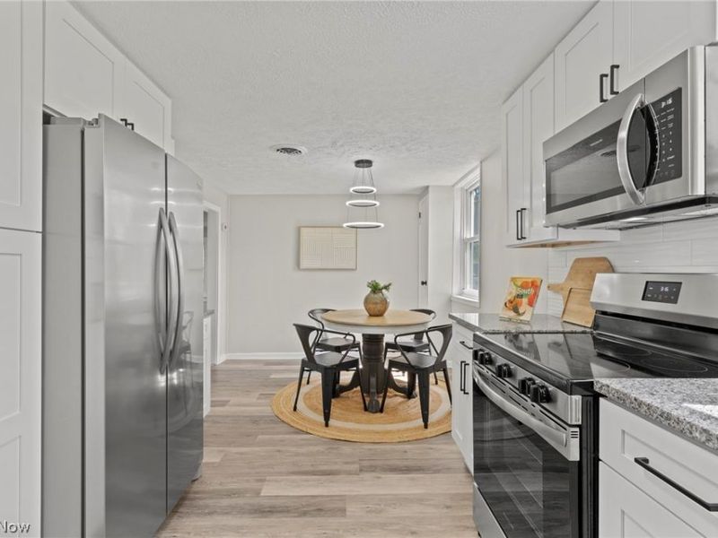 7997 Columbus Road NE, Louisville, OH 44641 Photo 18
