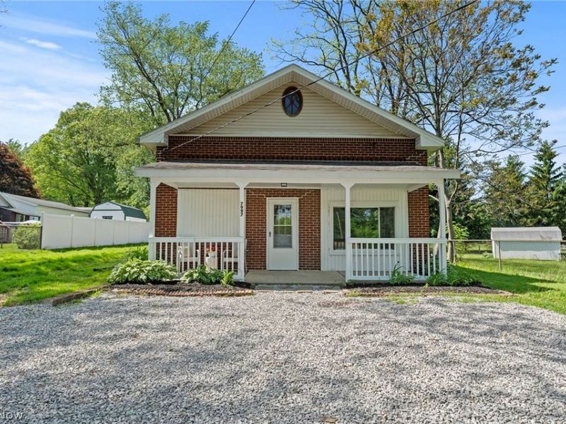 7997 Columbus Road NE, Louisville, OH 44641 Photo 2