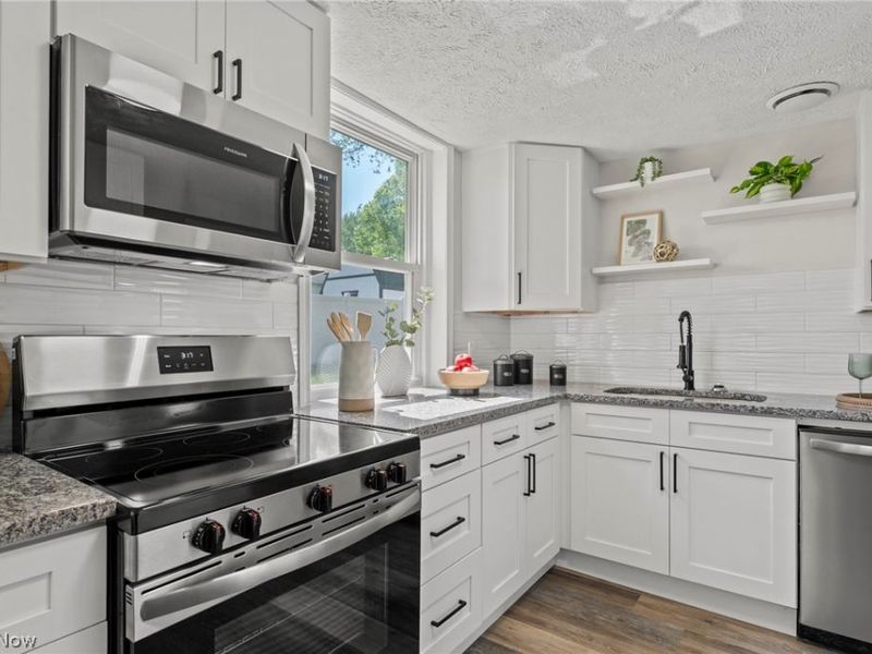 7997 Columbus Road NE, Louisville, OH 44641 Photo 21