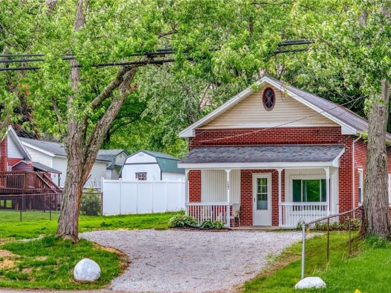 7997 Columbus Road NE, Louisville, OH 44641 Photo 3