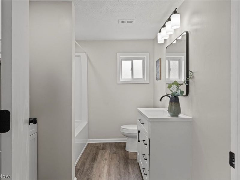 7997 Columbus Road NE, Louisville, OH 44641 Photo 30