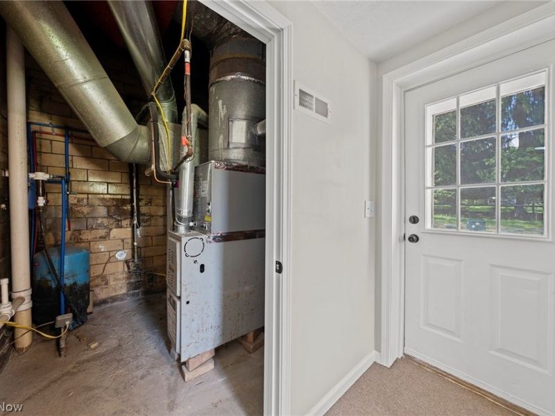 7997 Columbus Road NE, Louisville, OH 44641 Photo 36