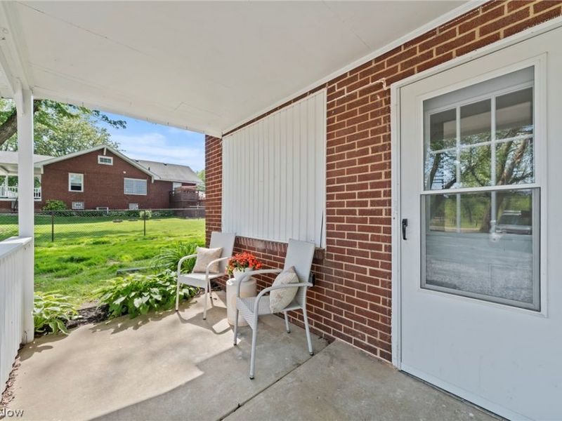 7997 Columbus Road NE, Louisville, OH 44641 Photo 4