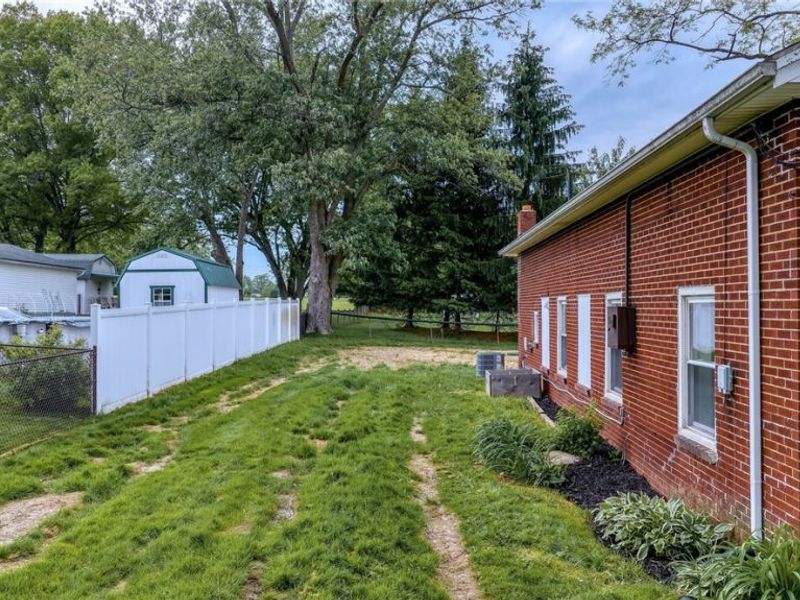 7997 Columbus Road NE, Louisville, OH 44641 Photo 43