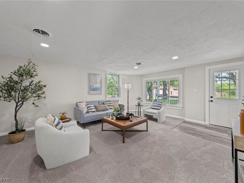 7997 Columbus Road NE, Louisville, OH 44641 Photo 6