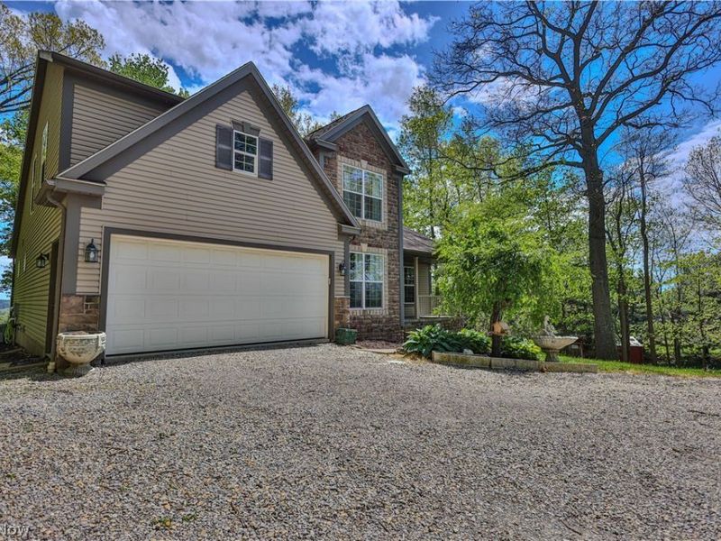 11154 Johnsford Road SW, Beach City, OH 44608 Photo 2