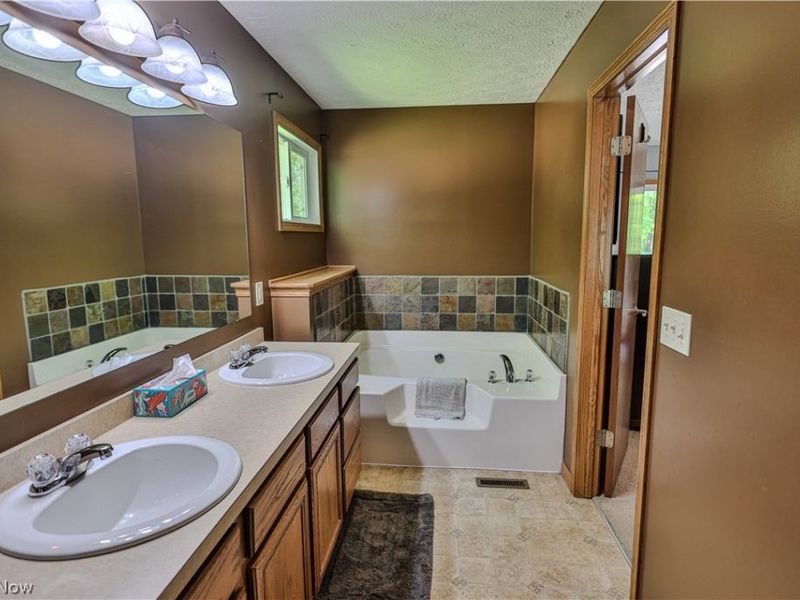 11154 Johnsford Road SW, Beach City, OH 44608 Photo 33