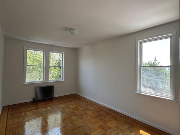 3922 Amundson Avenue, Bronx, NY 10466