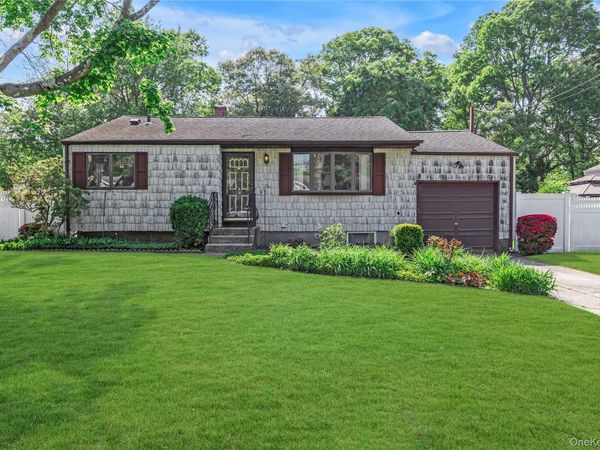 472 Bohemia Parkway , Sayville, NY 11782