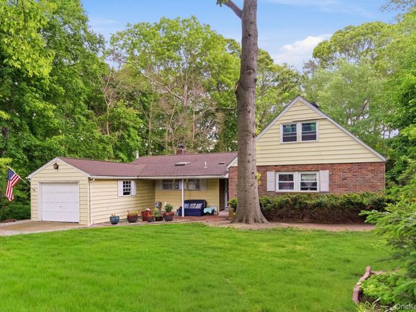 4 Meadowood Court, Huntington, NY 11743