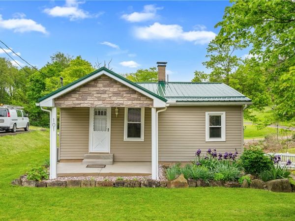 101 Leech Ln, Beaver Falls, PA 15010