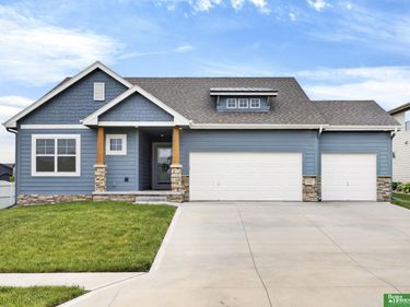 11211 Cove Hollow Drive , Papillion, NE 68046