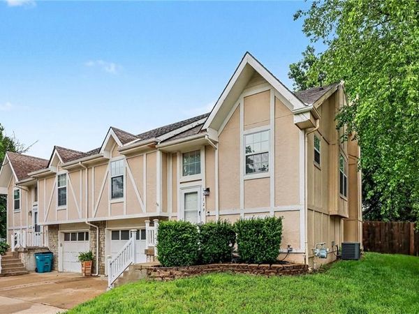 15129 Glenwood Avenue, Overland Park, KS 66223
