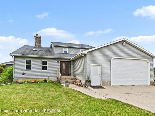 2609 Battle Creek Road, Charlotte, MI 48813