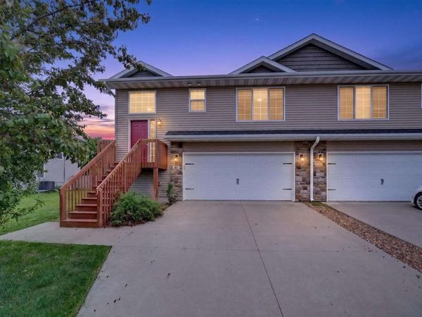 85 N Park Ridge Road, North Liberty, IA 52317