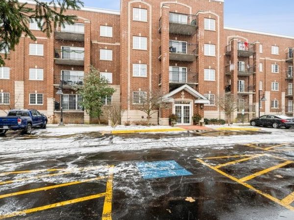 1479 N Milwaukee Avenue , Unit 101, Libertyville, IL 60048