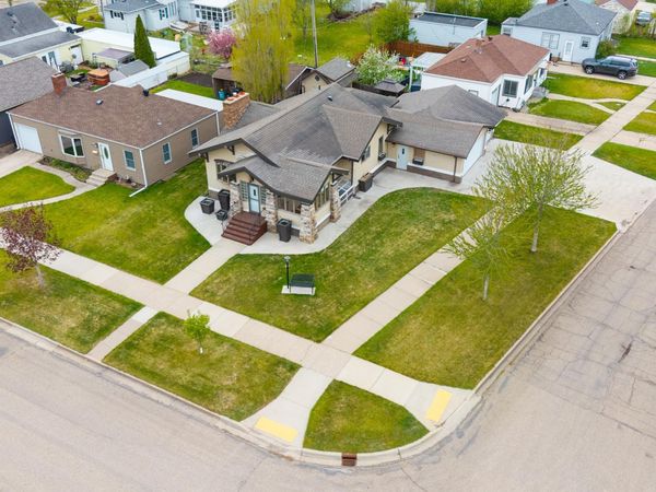 735 2nd Avenue NW, Valley City, ND 58072