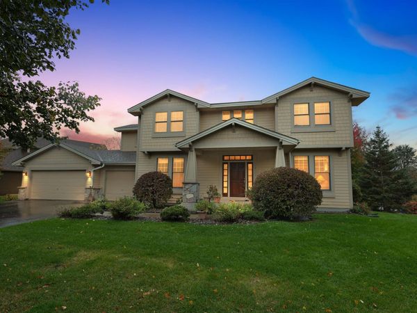 10741 Hawthorn Trail, Woodbury, MN 55129