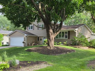 10215 39th Avenue N, Plymouth, MN 55441