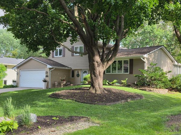 10215 39th Avenue N, Plymouth, MN 55441
