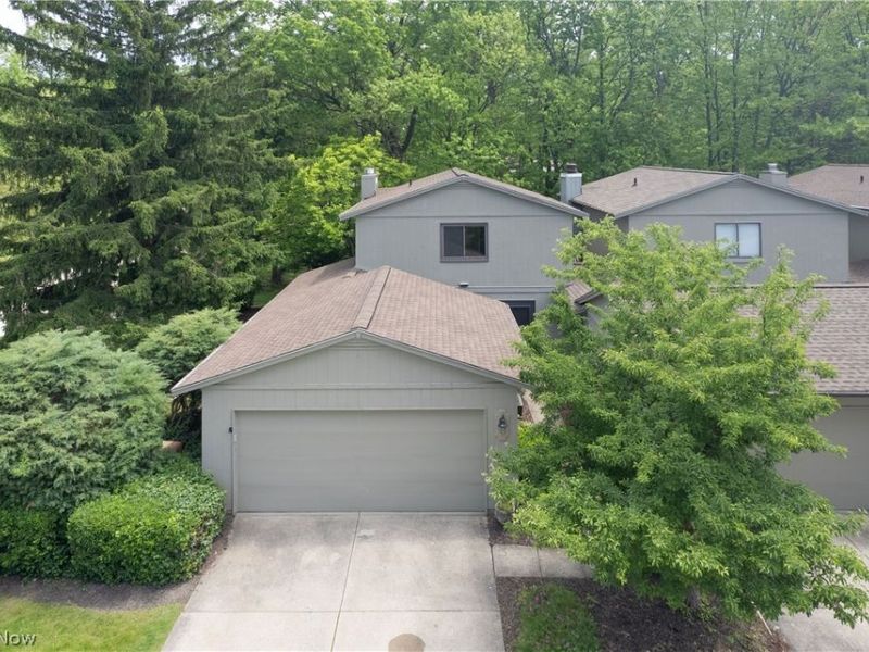 19533 Idlewood Trail, Unit 20-1, Strongsville, OH 44149 Photo 2
