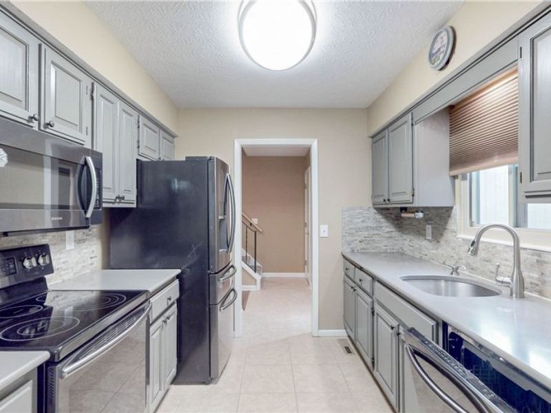19533 Idlewood Trail, Unit 20-1, Strongsville, OH 44149 Photo 6