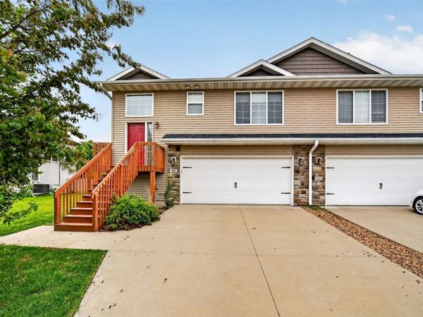 85 N Park Ridge Road , North Liberty, IA 52317