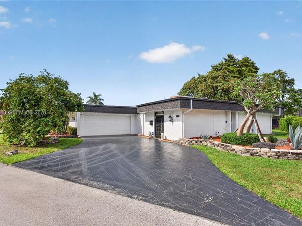 4806 Banyan Ln , Tamarac, FL 33319