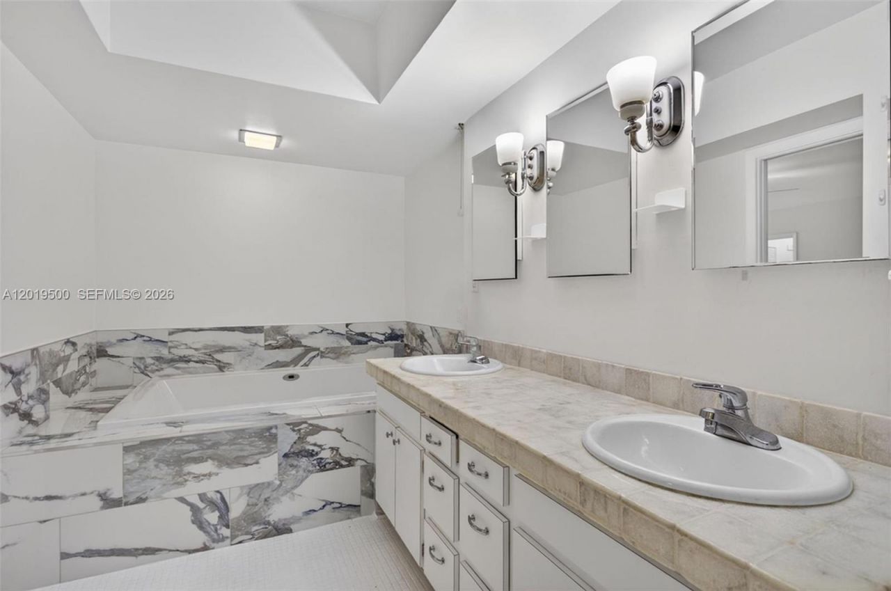 4806 Banyan Ln, Tamarac, FL 33319 Photo