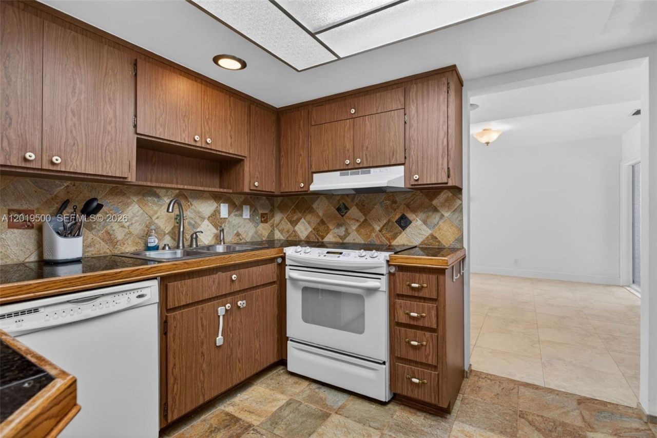 4806 Banyan Ln, Tamarac, FL 33319 Photo