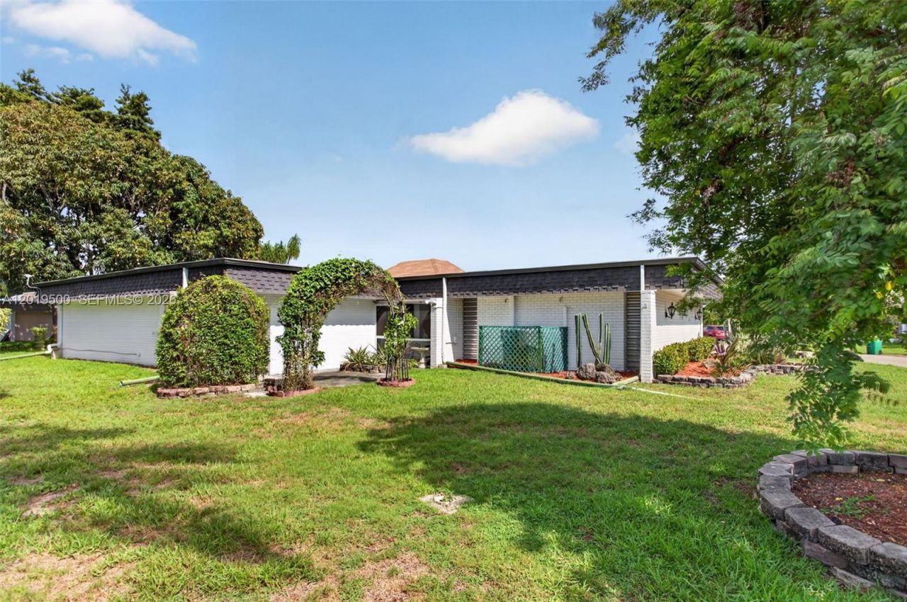 4806 Banyan Ln, Tamarac, FL 33319 Photo