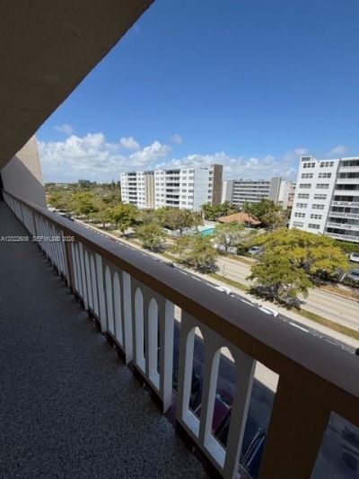 319 NE 14th Ave , Unit 607, Hallandale Beach, FL 33009 Photo