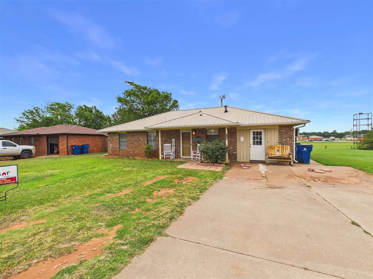 114 Apache Dr, Comanche, OK 73529 Main Photo