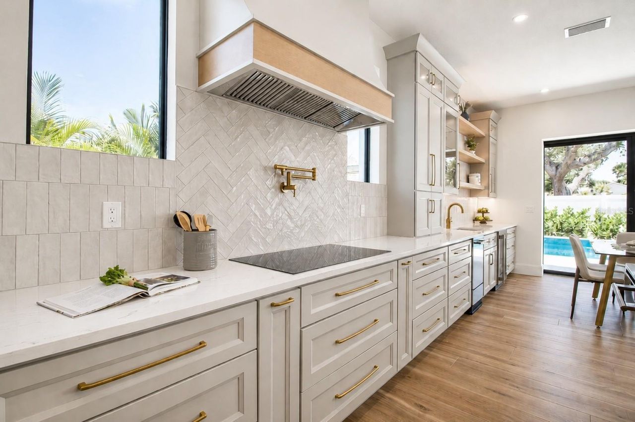 2121 Clematis Court, Sarasota, FL 34239 Photo