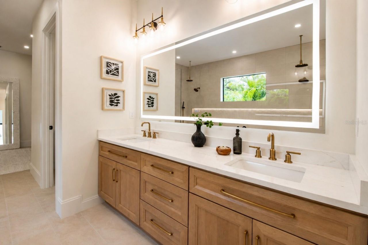 2121 Clematis Court, Sarasota, FL 34239 Photo