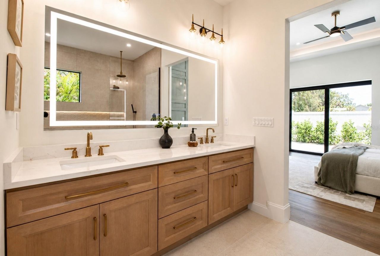 2121 Clematis Court, Sarasota, FL 34239 Photo