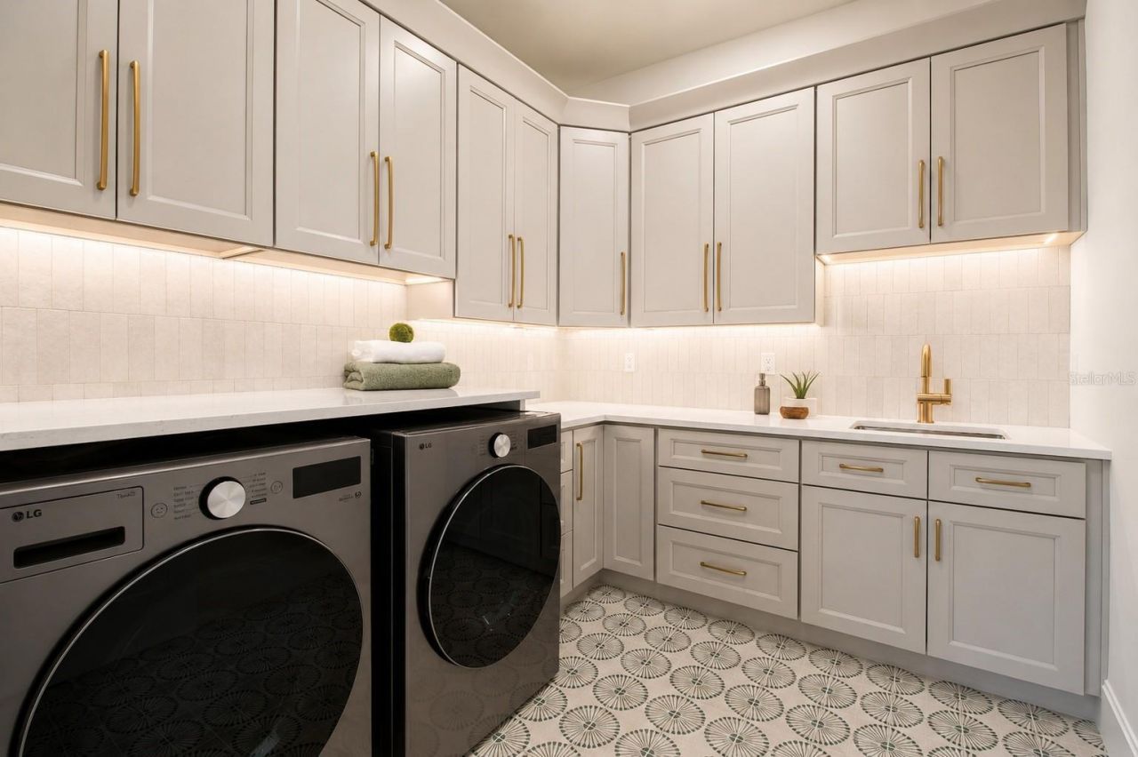 2121 Clematis Court, Sarasota, FL 34239 Photo