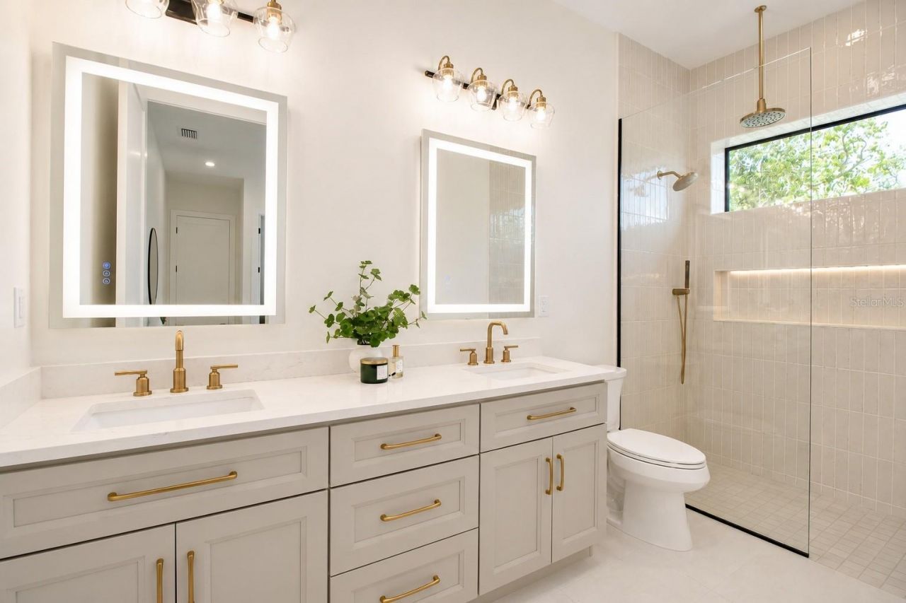 2121 Clematis Court, Sarasota, FL 34239 Photo