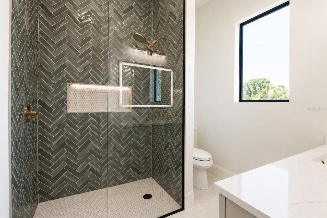 2121 Clematis Court, Sarasota, FL 34239 Photo