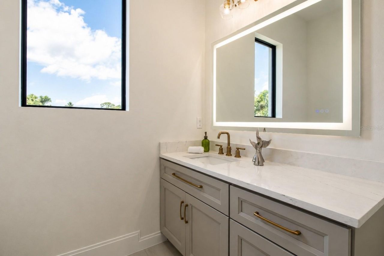 2121 Clematis Court, Sarasota, FL 34239 Photo