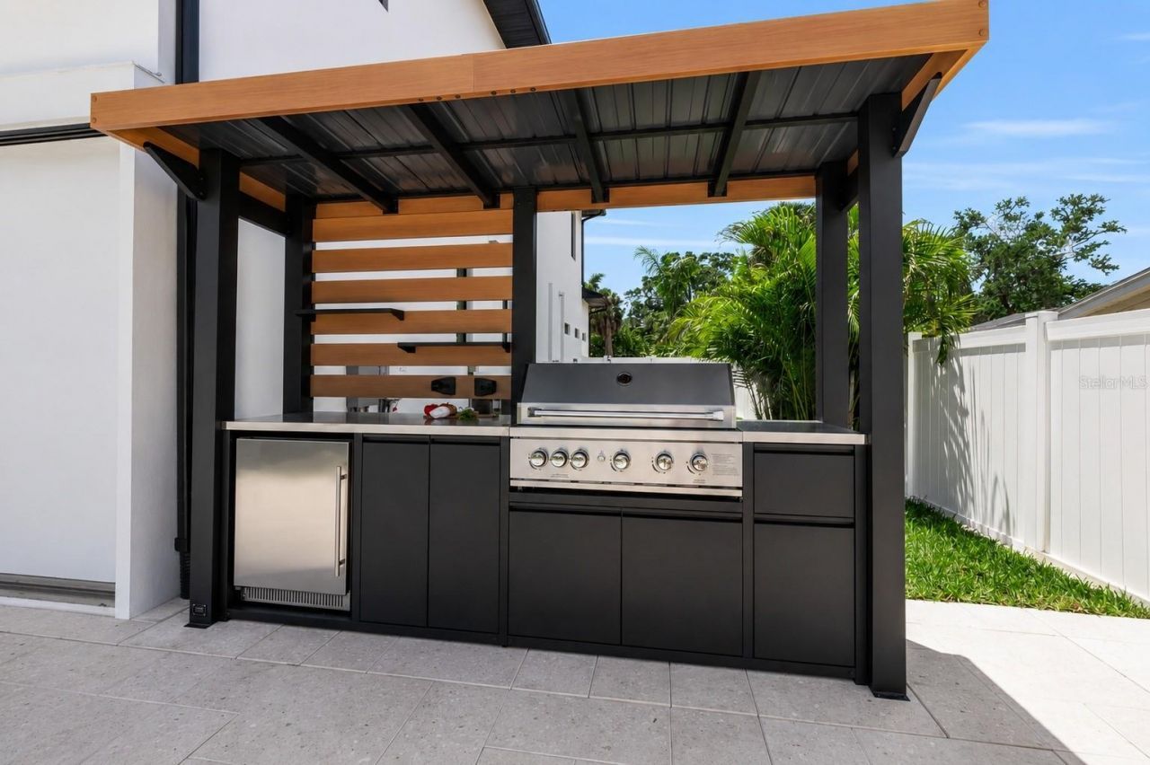 2121 Clematis Court, Sarasota, FL 34239 Photo