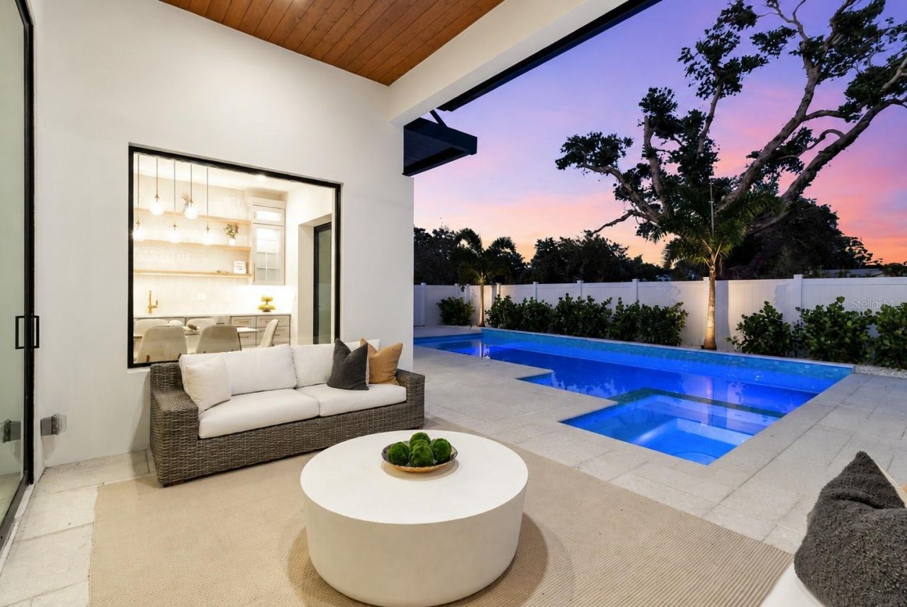 2121 Clematis Court, Sarasota, FL 34239 Photo