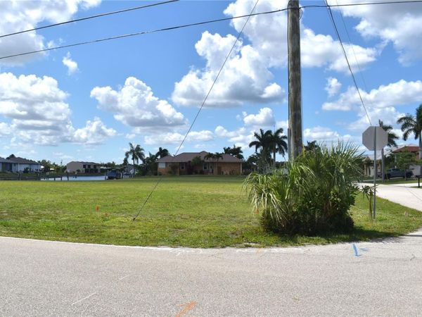 825 VIA TRIPOLI , PUNTA GORDA, FL 33950