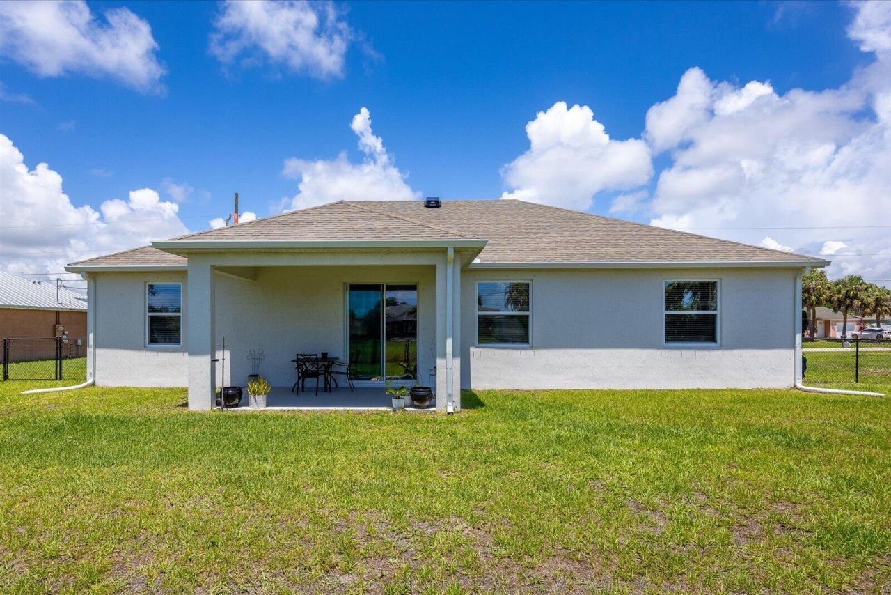 2063 SE South Buttonwood, Port Saint Lucie, FL 34952 Photo