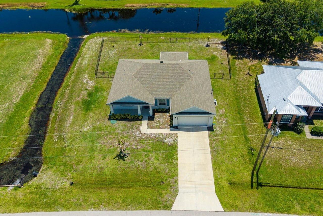 2063 SE South Buttonwood, Port Saint Lucie, FL 34952 Photo
