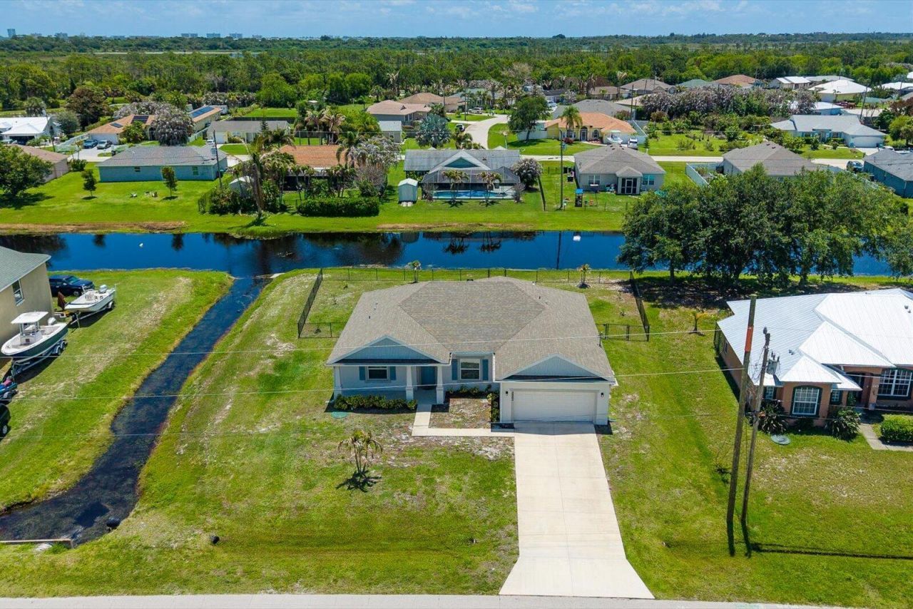 2063 SE South Buttonwood, Port Saint Lucie, FL 34952 Photo
