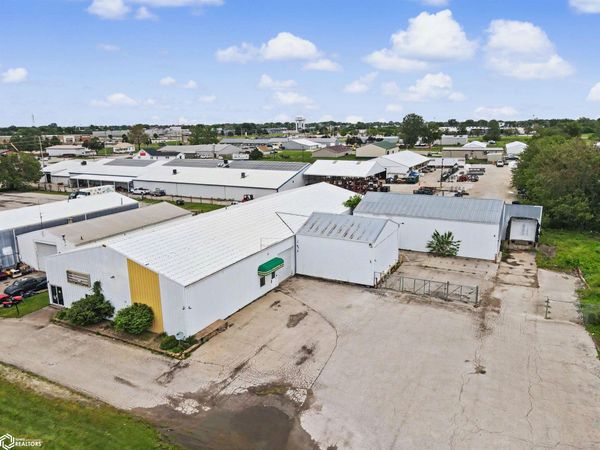 1130 Broadway Street, West Burlington, IA 52655