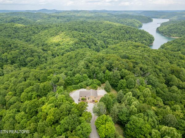 241 Hidden Cove Lane, Allons, TN 38541